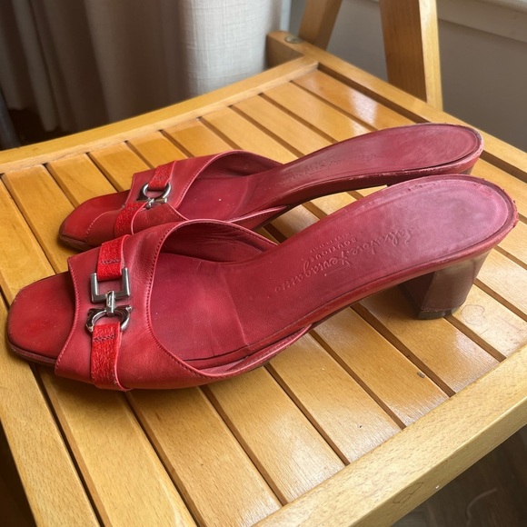 Salvatore Ferragamo “LENNOR”  Coral Leather Slide Mid Heel, Size 8.5 - Picture 1 of 16